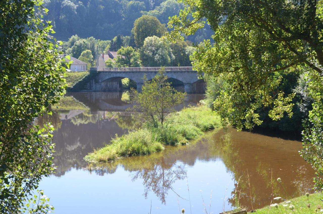 Gite Au Bord De L'Eau Jusqu'A 8 Personnes Chambon-sur-Voueize Buitenkant foto